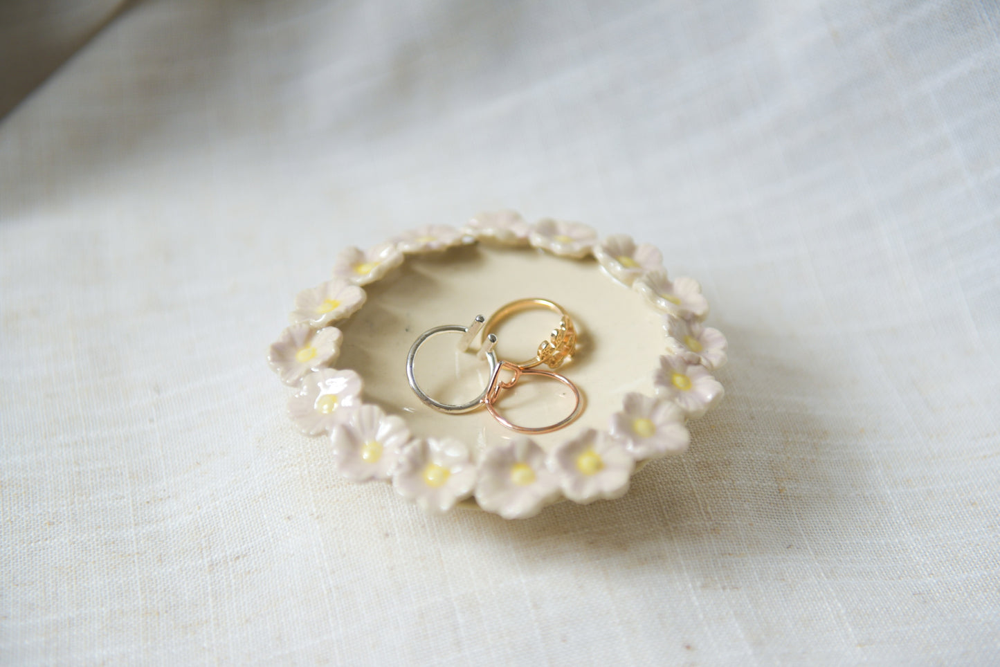 Flower ring dish