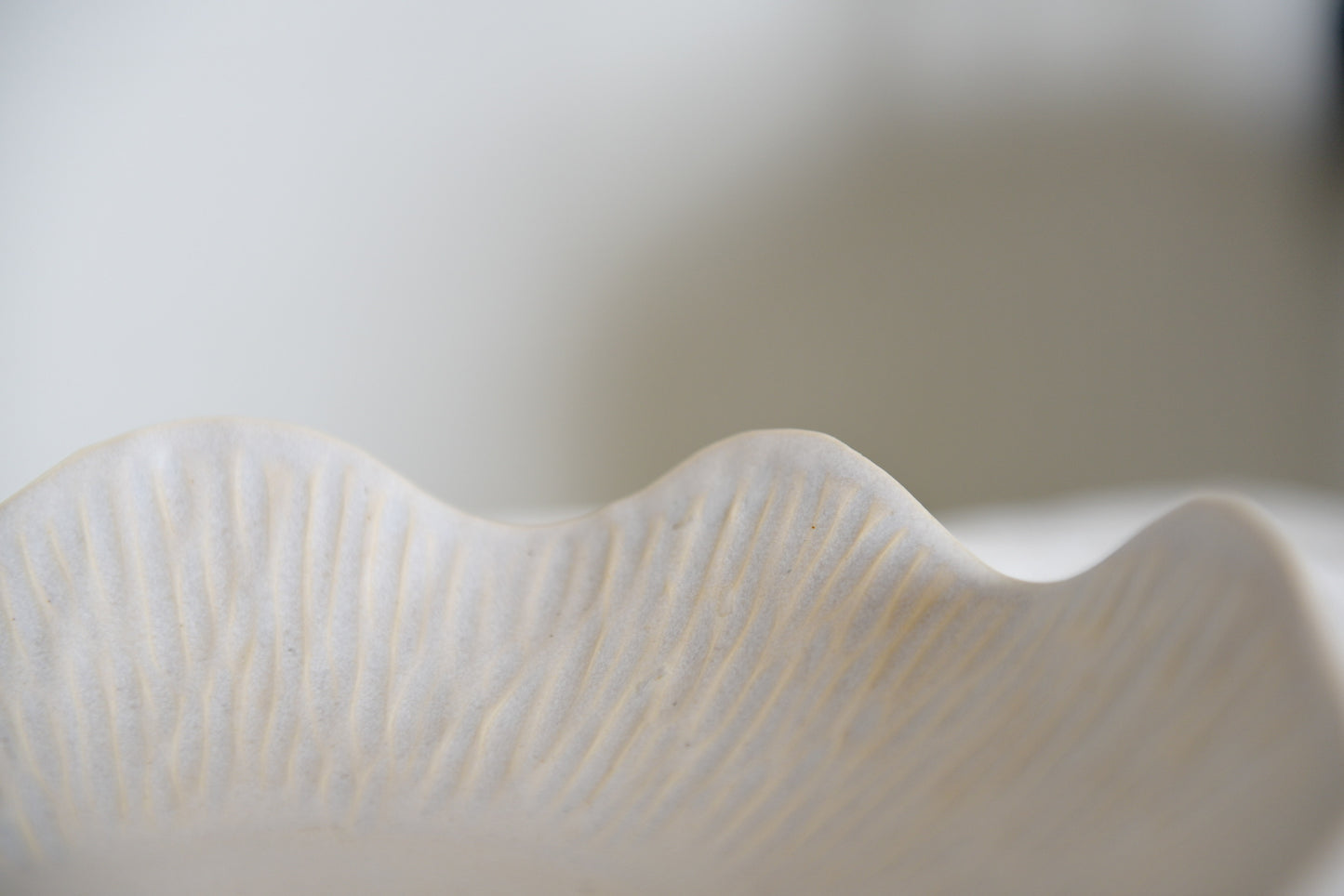 Wavy fruit bowl