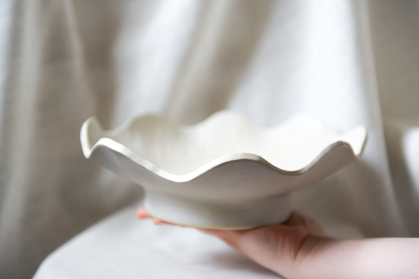 Wavy fruit bowl