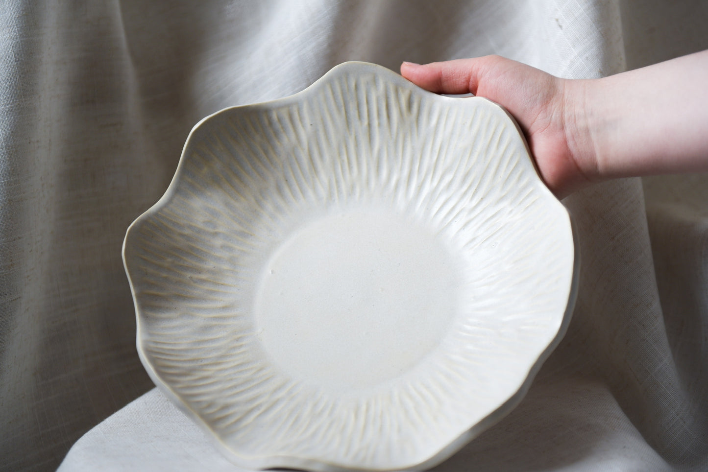 Wavy fruit bowl