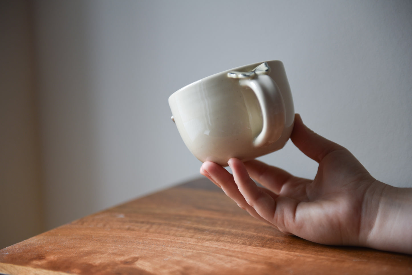 Butterflies latte mug pos