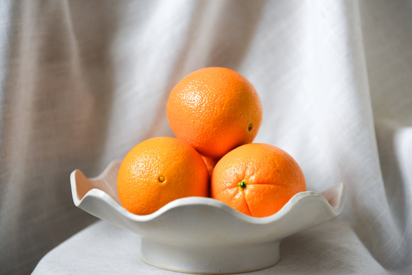 Wavy fruit bowl