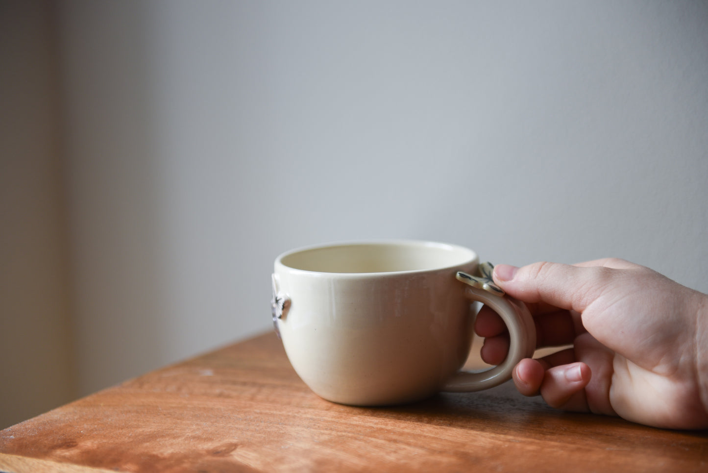Butterflies latte mug pos