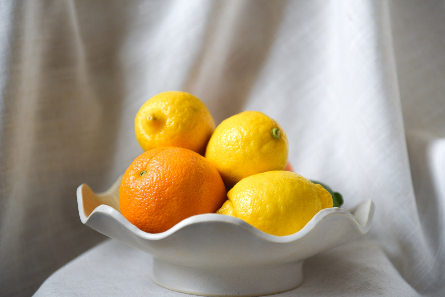Wavy fruit bowl