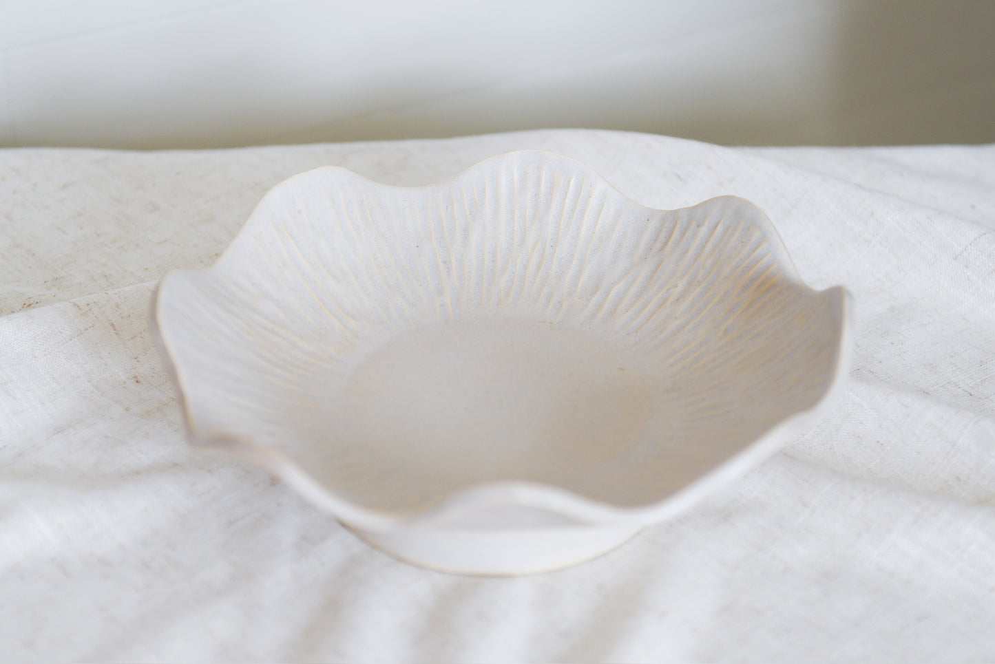 Wavy fruit bowl