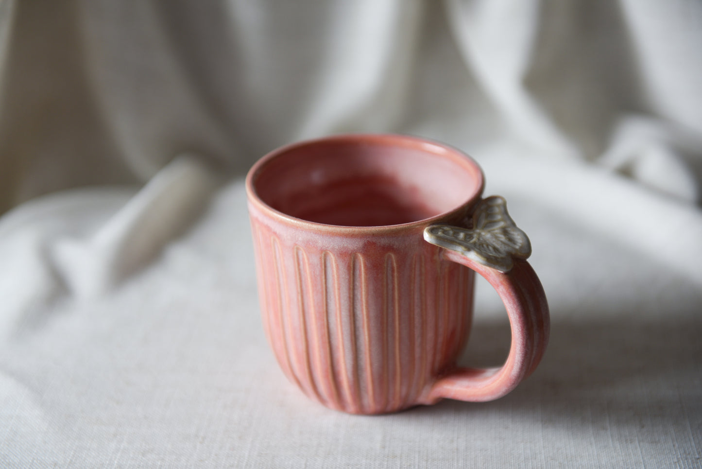 Butterfly Mug - Pink pos