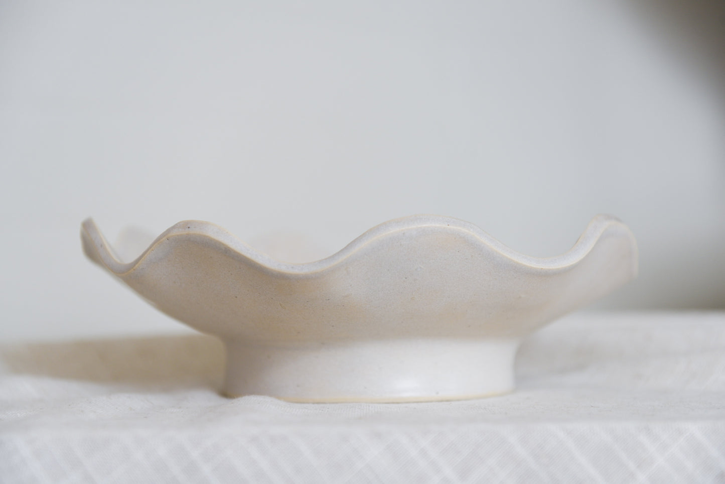 Wavy fruit bowl