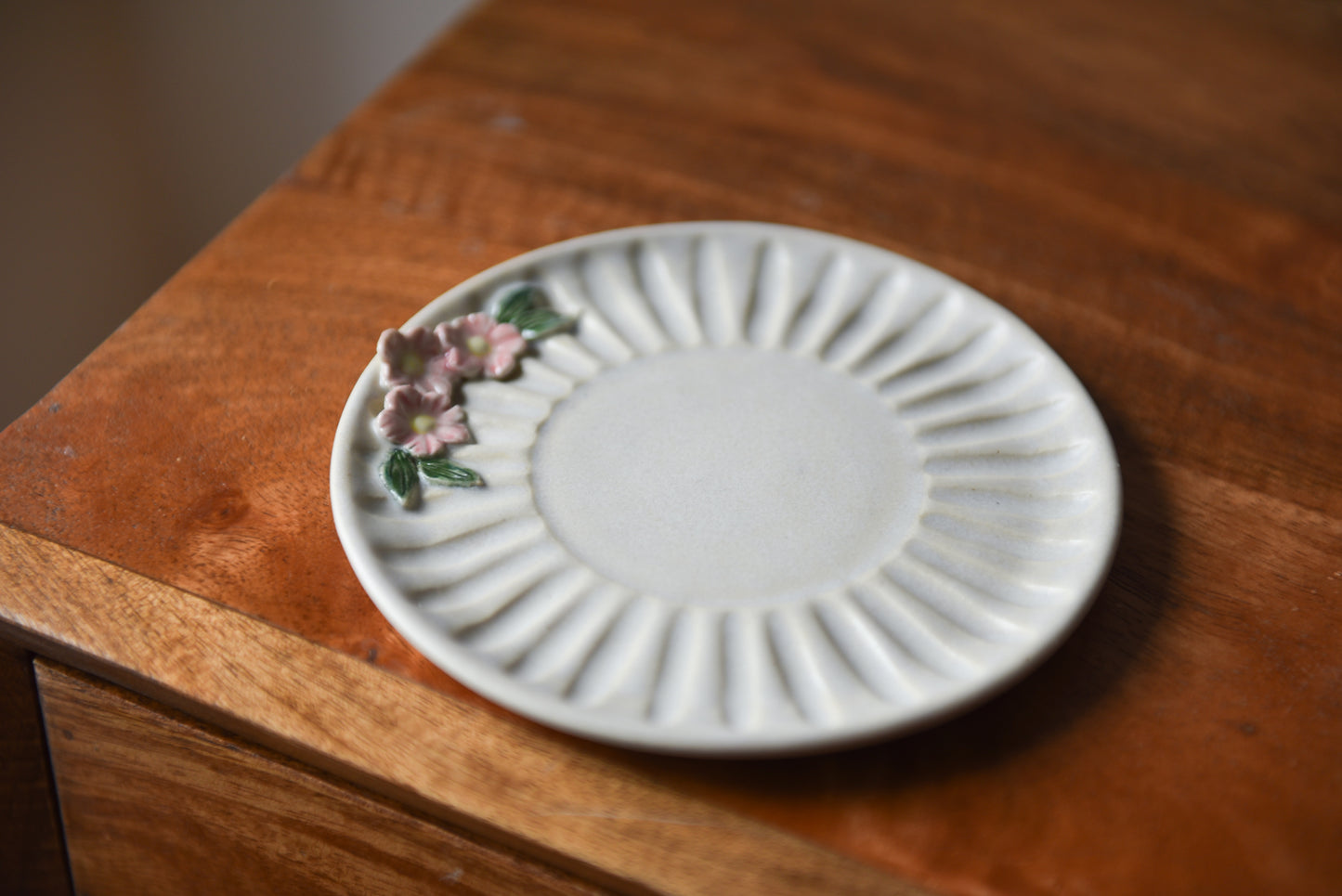 Pink flowers plate