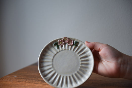 Pink flowers plate