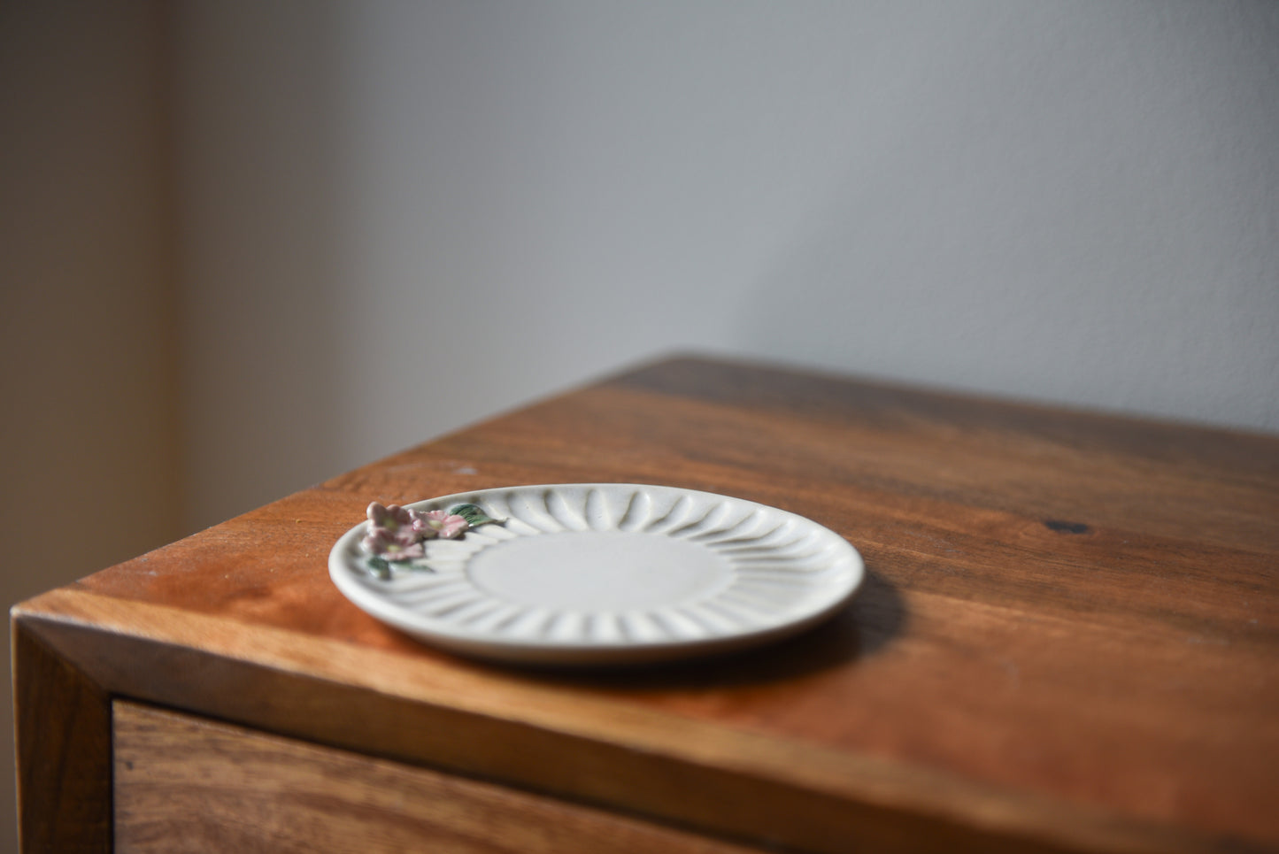 Pink flowers plate