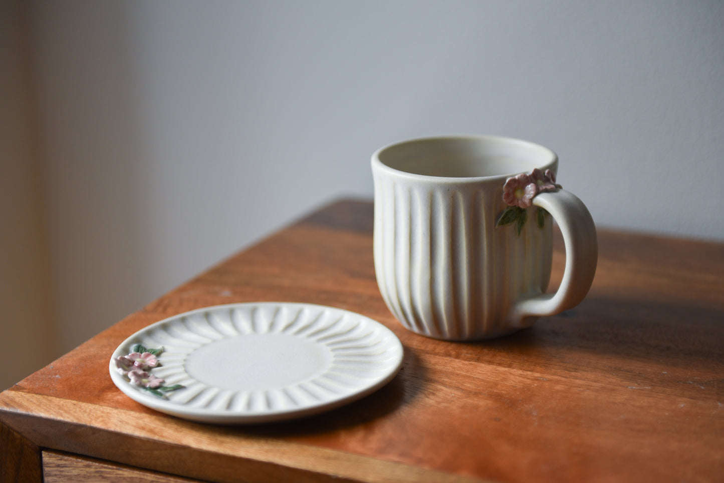 Pink flowers plate