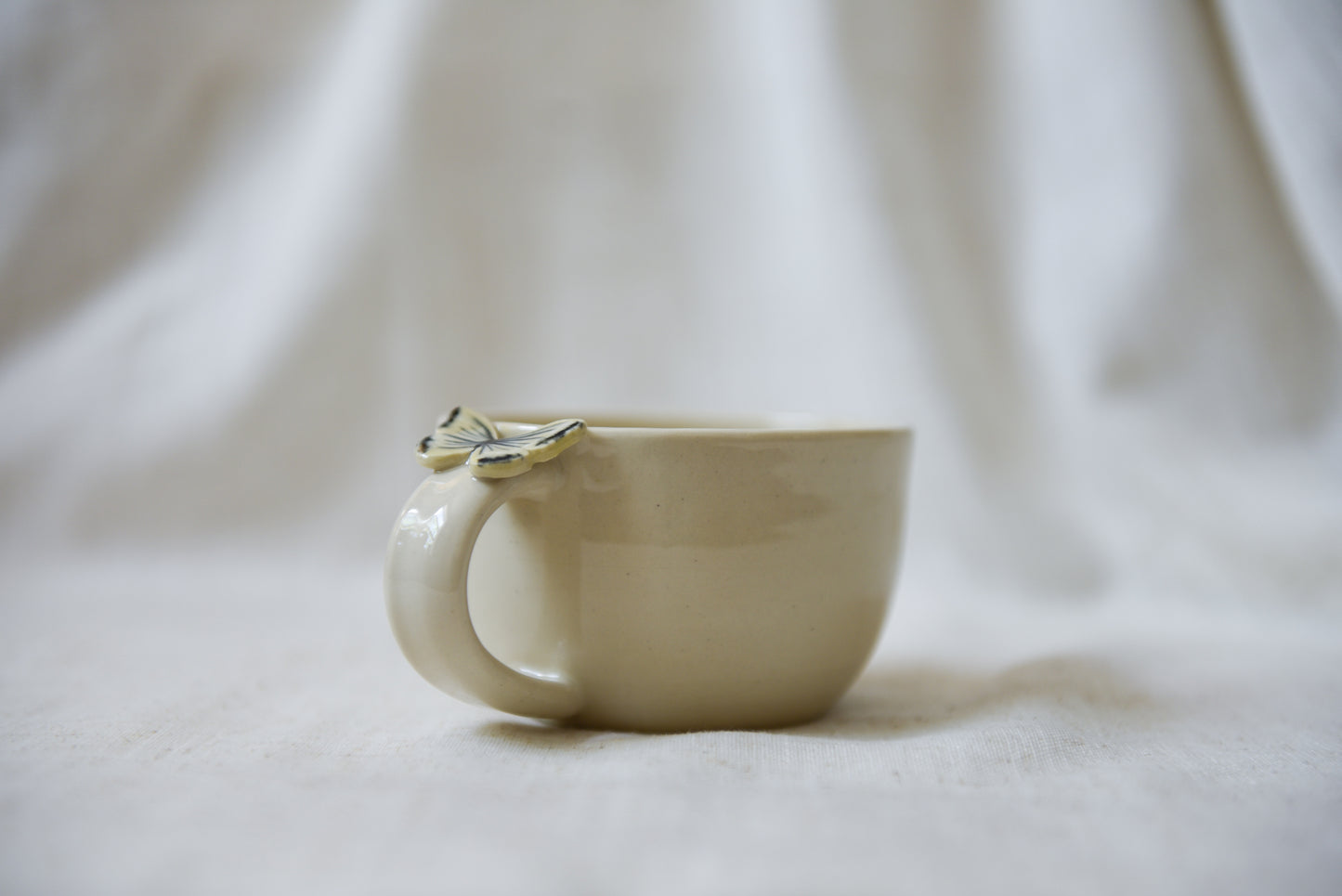 Butterflies latte mug pos