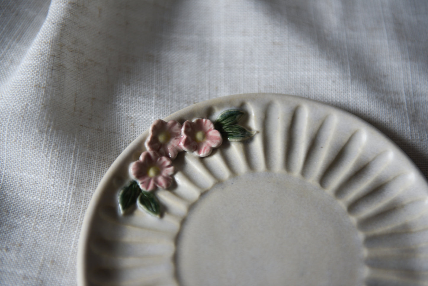 Pink flowers plate